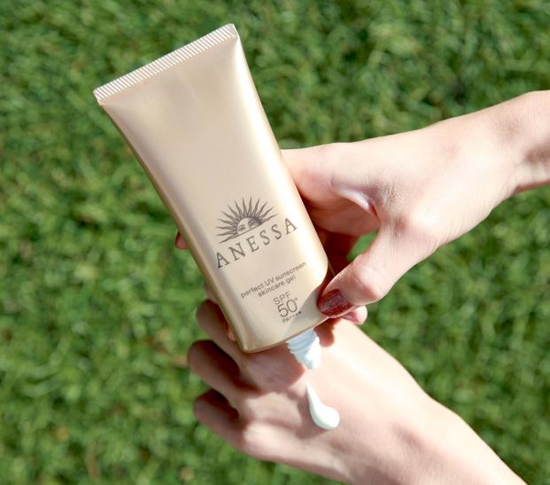 KEM CHỐNG NẮNG ANESSA 90G SPF 50+ PA++++ 1 Anessa Whitening UV Sunscreen gel nhat ban